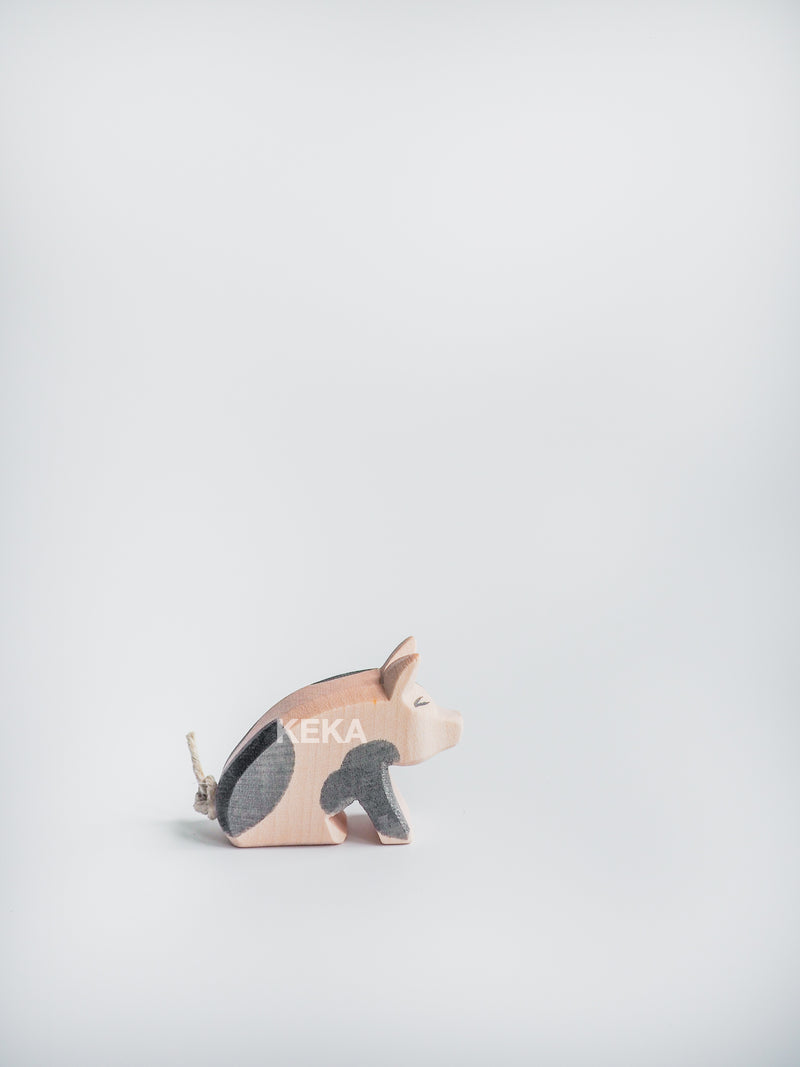 Ostheimer - Spotted Piglet sitting - KEKA TOYS